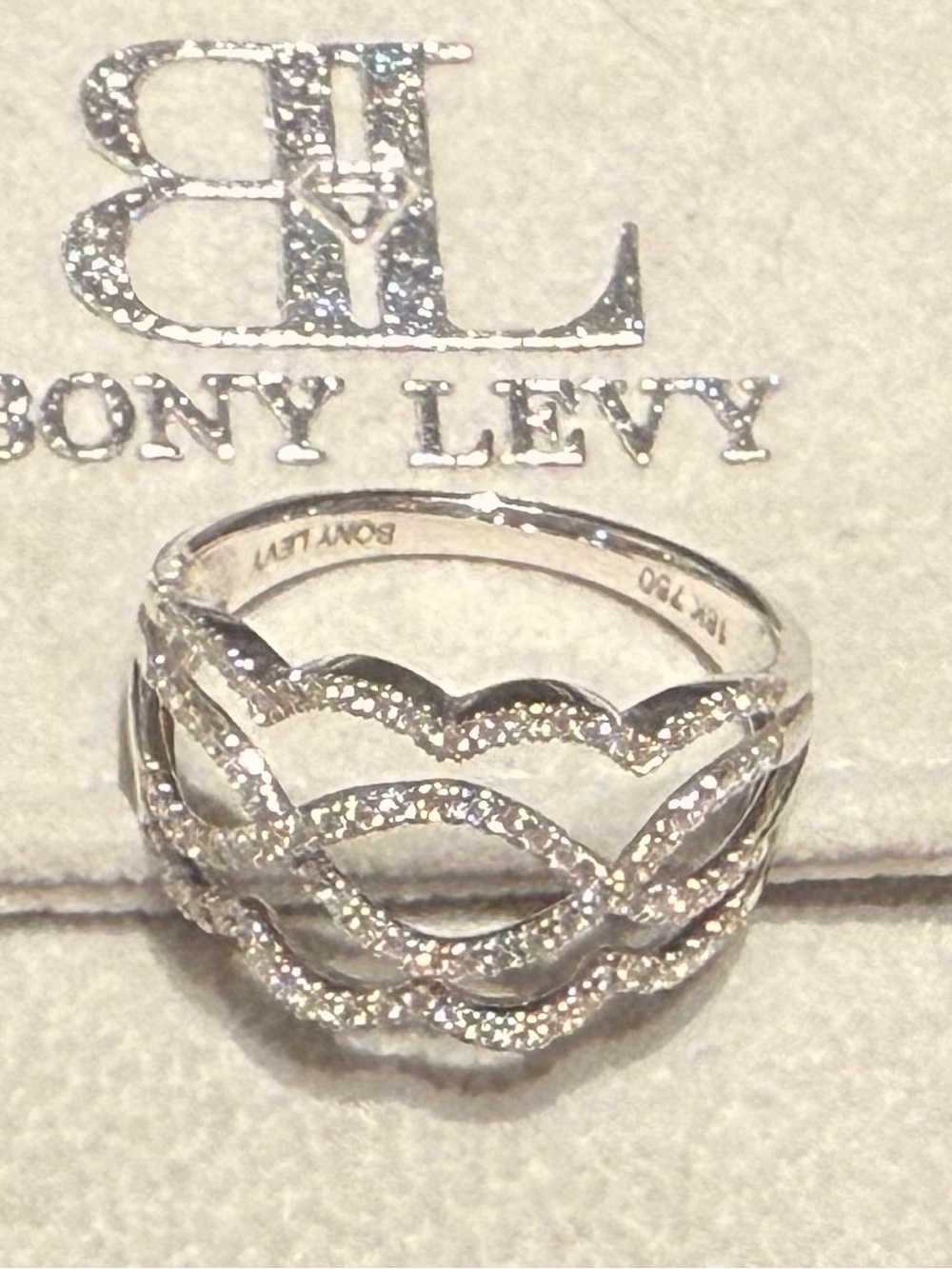 Authentic Bony Levy 18K Diamond Infinity Scalloped Band